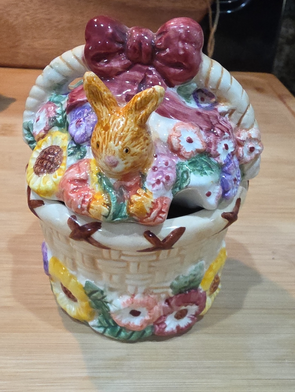 Hand-Painted Ceramic Bunny Basket Figurine - Multicolor 1999 Uncommon.